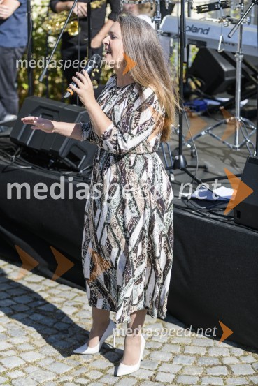  Ana  Bezjak, pevka35. Svečana trgatev Stare trte