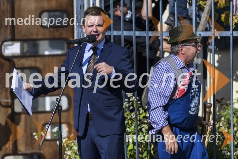  ... ;  Alojz  Jenuš - Slavek, outar in brač iz Malečnika35. Svečana trgatev Stare trte