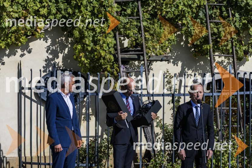  Saša Arsenovič, župan občine Maribor, podjetnik;  ... ;  Edi Berk, oblikovalec, arhitekt35. Svečana trgatev Stare trte