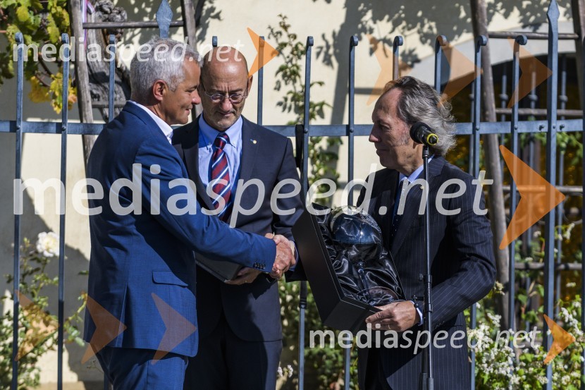  Saša Arsenovič, župan občine Maribor, podjetnik;  Boris  Ostan, igralec;  Edi Berk, oblikovalec, arhitekt35. Svečana trgatev Stare trte