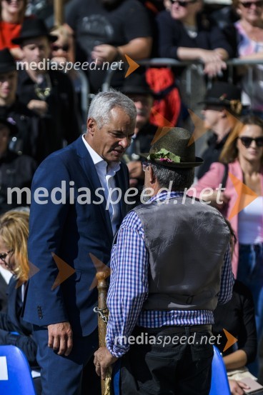  Saša Arsenovič, župan občine Maribor, podjetnik;  Alojz  Jenuš - Slavek, outar in brač iz Malečnika35. Svečana trgatev Stare trte