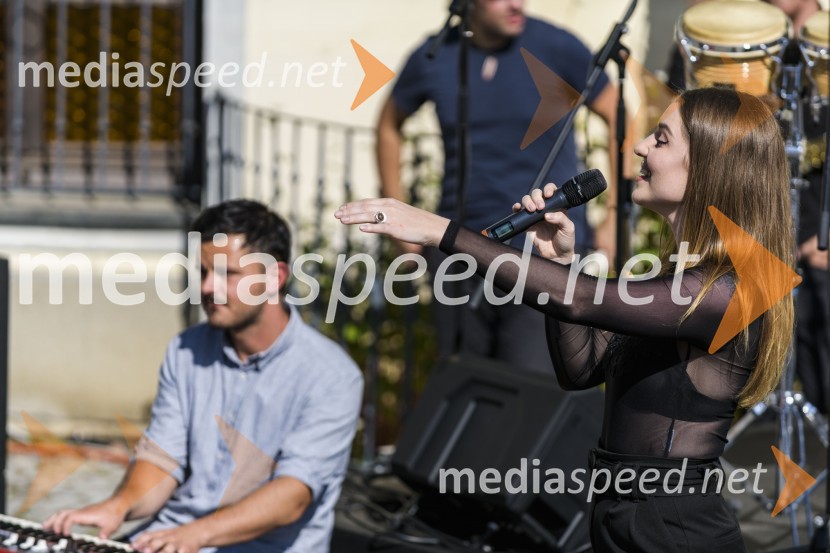  Žan Hauptman, pevec, klaviaturist, finalist tekmovanja X Faktor;  Maja Keuc, pevka35. Svečana trgatev Stare trte