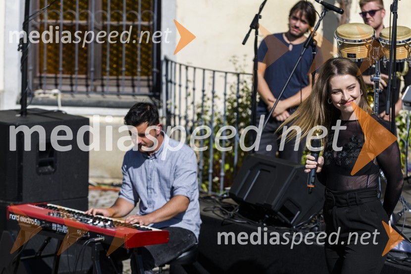  Žan Hauptman, pevec, klaviaturist, finalist tekmovanja X Faktor;  Maja Keuc, pevka35. Svečana trgatev Stare trte