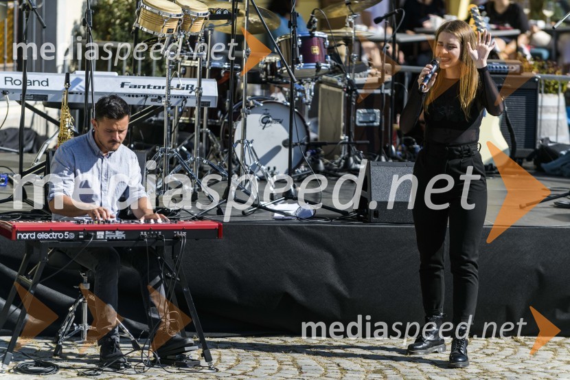  ... ;  Maja Keuc, pevka35. Svečana trgatev Stare trte