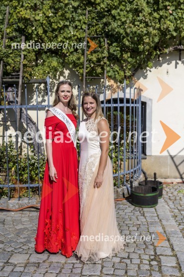  Neža Jarc, Mariborska vinska kraljica 2020;  Ana Pavlin, 24. vinska kraljica Slovenije35. Svečana trgatev Stare trte