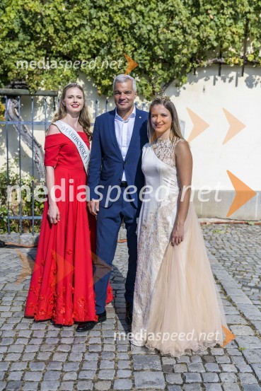  Neža Jarc, Mariborska vinska kraljica 2020;  Saša Arsenovič, župan občine Maribor, podjetnik;  Ana Pavlin, 24. vinska kraljica Slovenije35. Svečana trgatev Stare trte