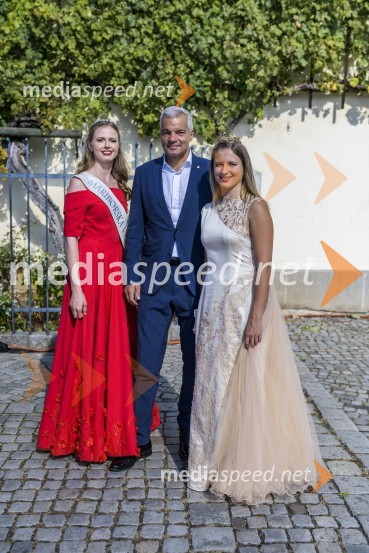  Neža Jarc, Mariborska vinska kraljica 2020;  Saša Arsenovič, župan občine Maribor, podjetnik;  Ana Pavlin, 24. vinska kraljica Slovenije35. Svečana trgatev Stare trte