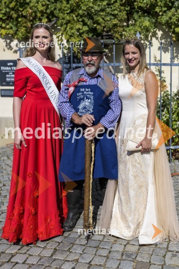  Neža Jarc, Mariborska vinska kraljica 2020;  Alojz  Jenuš - Slavek, outar in brač iz Malečnika;  Ana Pavlin, 24. vinska kraljica Slovenije35. Svečana trgatev Stare trte