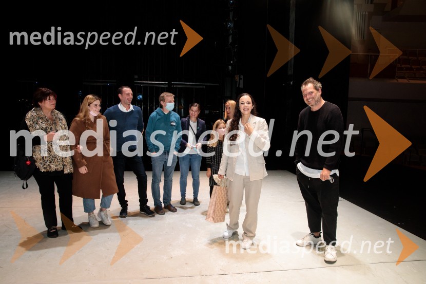 Nanine pesmi, glasbeno-plesna predstava