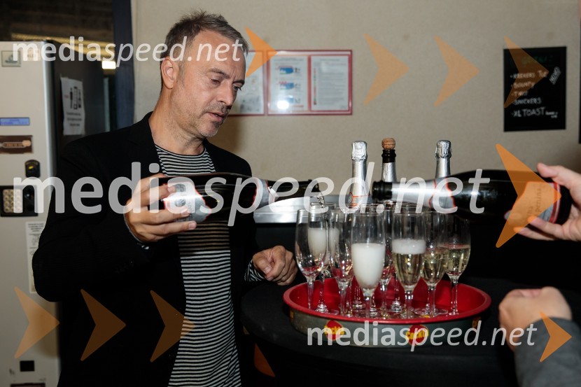  Jani Hace, glasbenikNanine pesmi, glasbeno-plesna predstava