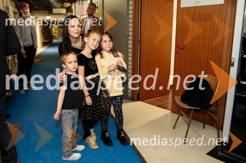  Nana Milčinski, pevkaNanine pesmi, glasbeno-plesna predstava