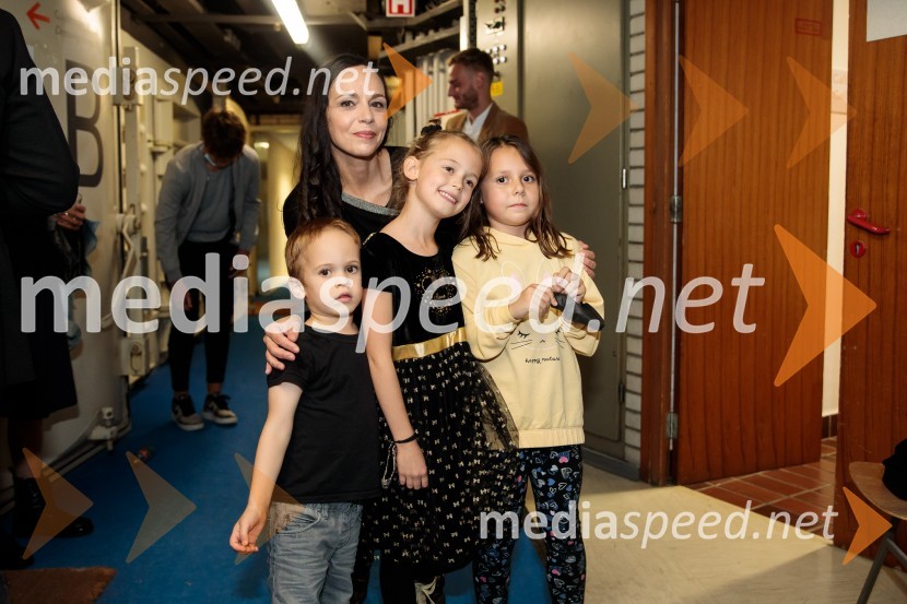  Nana Milčinski, pevkaNanine pesmi, glasbeno-plesna predstava