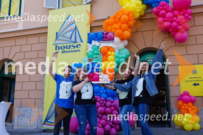 Prva razstava poslikav - iluzij na človeških telesih ob 5. obletnici Hiše iluzij