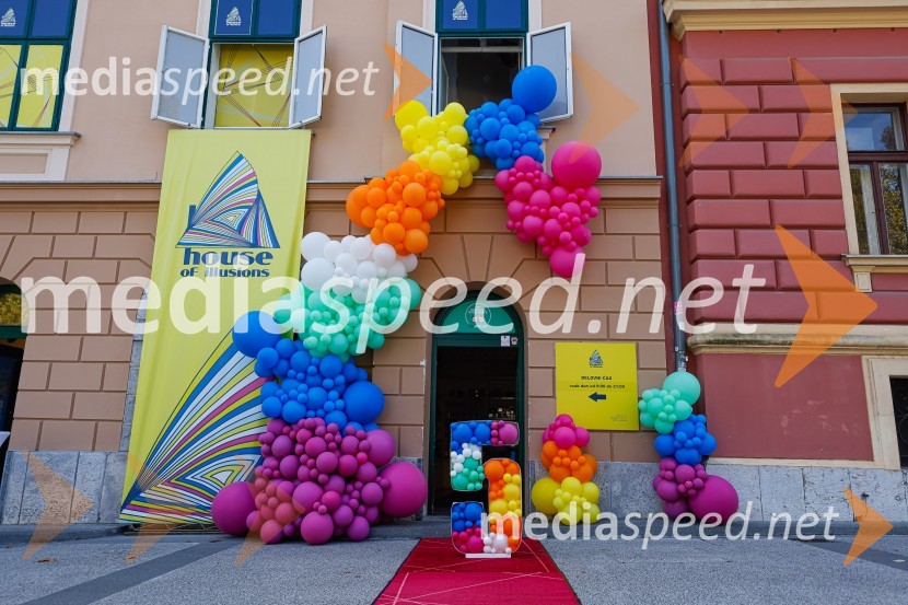 Prva razstava poslikav - iluzij na človeških telesih ob 5. obletnici Hiše iluzij