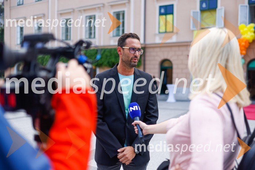  Dejan  Grbić, direktor Hiše iluzijPrva razstava poslikav - iluzij na človeških telesih ob 5. obletnici Hiše iluzij