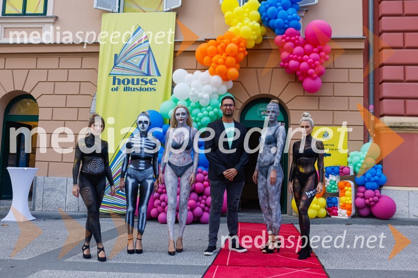  Dejan  Grbić, direktor Hiše iluzijPrva razstava poslikav - iluzij na človeških telesih ob 5. obletnici Hiše iluzij