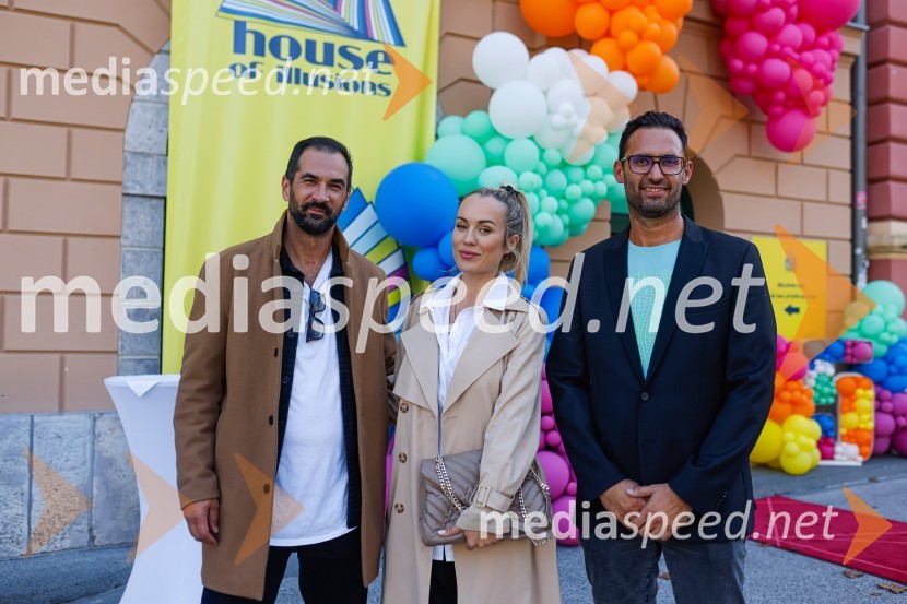  Marko  Pavlović, podjetnik;  Katarina Benček, social media influencerka, avtorica knjige;  Dejan  Grbić, direktor Hiše iluzijPrva razstava poslikav - iluzij na človeških telesih ob 5. obletnici Hiše iluzij