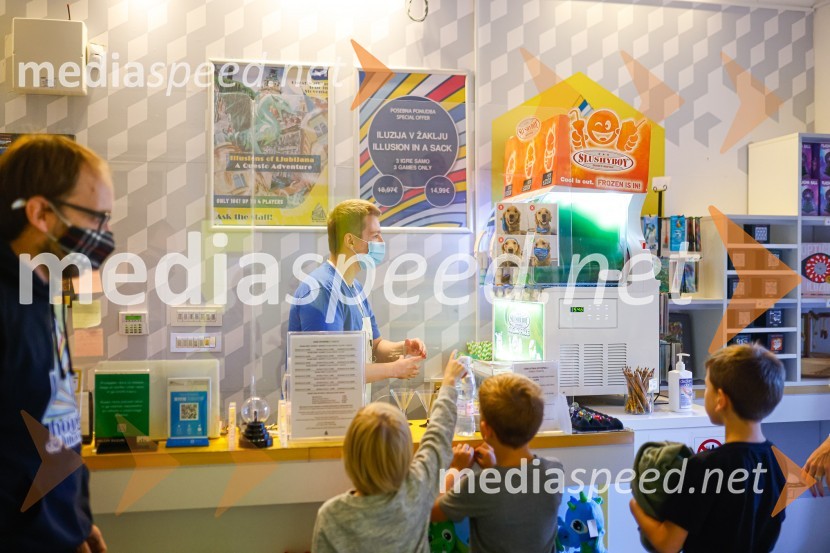 Prva razstava poslikav - iluzij na človeških telesih ob 5. obletnici Hiše iluzij