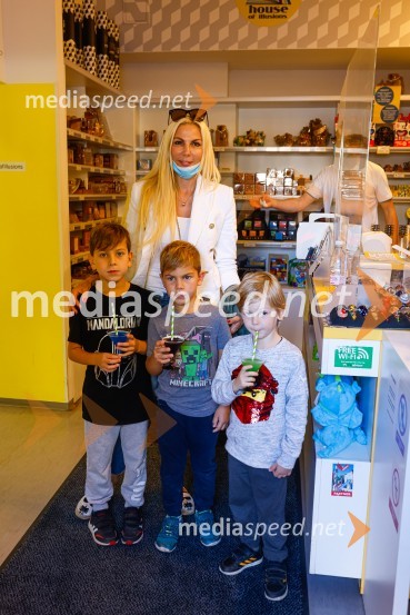 Prva razstava poslikav - iluzij na človeških telesih ob 5. obletnici Hiše iluzij