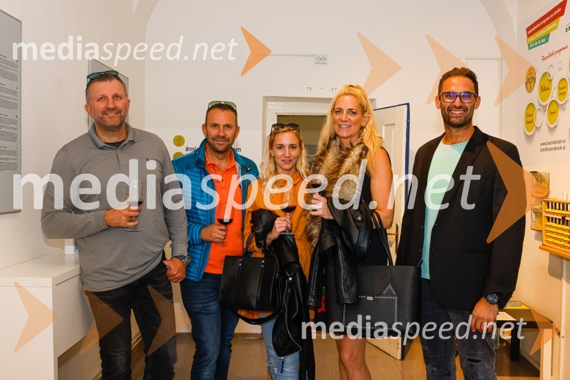  ... ;  ... ;  ... ;  ... ;  Dejan  Grbić, direktor Hiše iluzijPrva razstava poslikav - iluzij na človeških telesih ob 5. obletnici Hiše iluzij