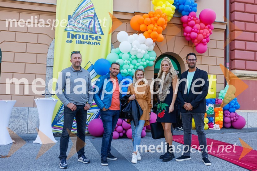  ... ;  ... ;  ... ;  ... ;  Dejan  Grbić, direktor Hiše iluzijPrva razstava poslikav - iluzij na človeških telesih ob 5. obletnici Hiše iluzij