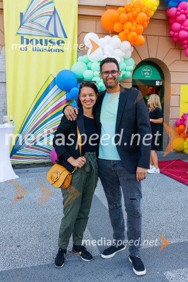  Alenka Protić;  Dejan  Grbić, direktor Hiše iluzijPrva razstava poslikav - iluzij na človeških telesih ob 5. obletnici Hiše iluzij