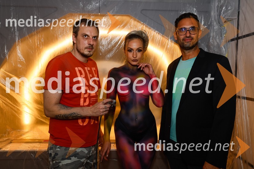  Leon Verdonik, Bodypainting Slovenia;  ... ;  Dejan  Grbić, direktor Hiše iluzijPrva razstava poslikav - iluzij na človeških telesih ob 5. obletnici Hiše iluzij