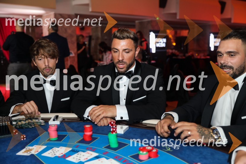  Aljoša Bagola, kreativec, kolumnist, predavatelj in knjižni avtor;  Gregor Čeglaj, Finalist Mister Slovenije 2017, Sanjski moški 2021;  Jani Jugovic, Cool FotrFatalni moški 2021 je Aljoša Bagola