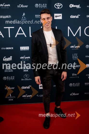  Nino Ošlak, pevecFatalni moški 2021 je Aljoša Bagola