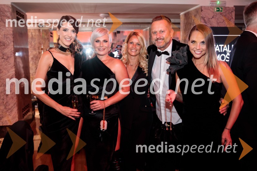  Alenka Husić, pevka;  Ana  Praznik, voditeljica oddaje, Delovna akcija;  Petra Vlahović;  Miran Miki Vlahovič, glasbenik;  Tinkara Fortuna, skupina BepopFatalni moški 2021 je Aljoša Bagola