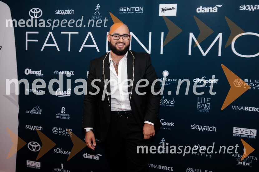  Tilen Lotrič, pevecFatalni moški 2021 je Aljoša Bagola