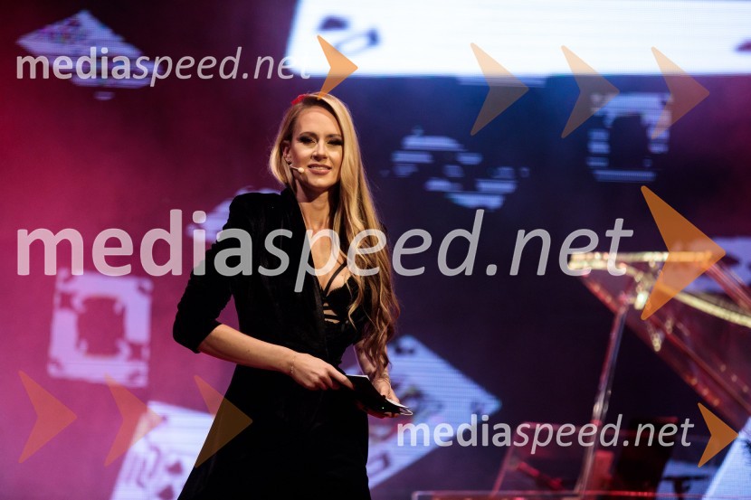  Jerneja Podbevšek Zhembrovskyy, modna oblikovalka, voditeljicaFatalni moški 2021 je Aljoša Bagola