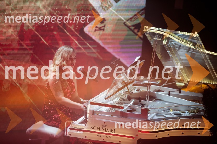  Jana Šušteršič, pevka, zmagovalka šova Slovenija ima talent 2014Fatalni moški 2021 je Aljoša Bagola