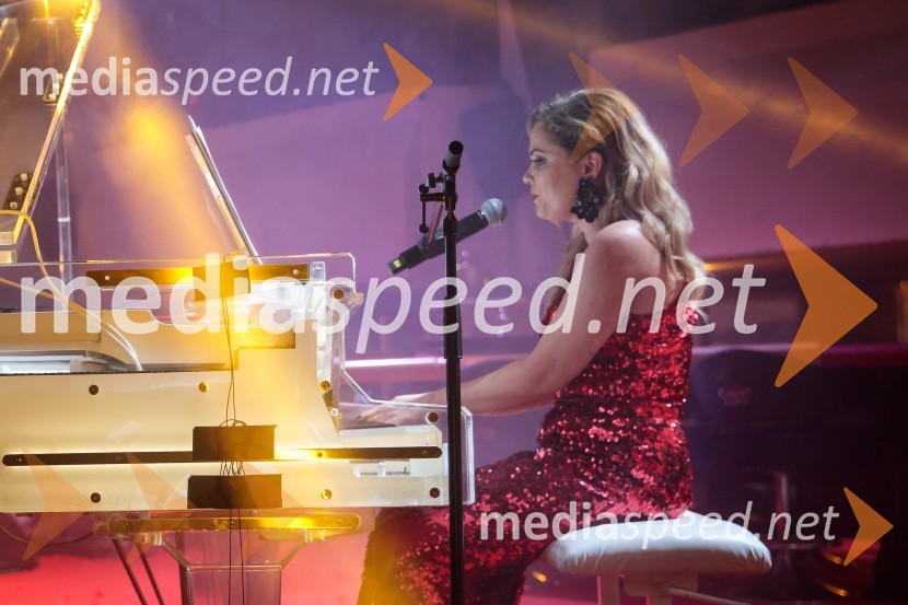  Jana Šušteršič, pevka, zmagovalka šova Slovenija ima talent 2014Fatalni moški 2021 je Aljoša Bagola