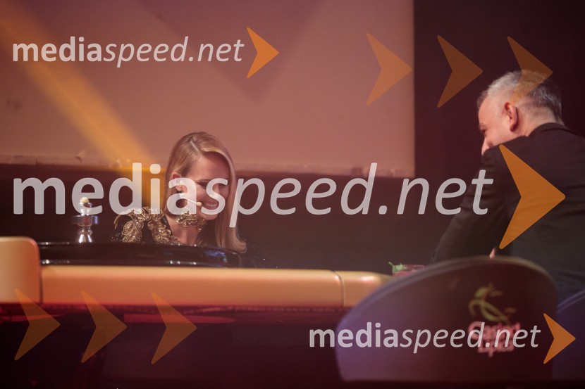  Jerneja Podbevšek Zhembrovskyy, modna oblikovalka, voditeljicaFatalni moški 2021 je Aljoša Bagola