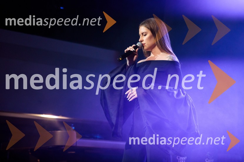  Maja Keuc, pevkaFatalni moški 2021 je Aljoša Bagola