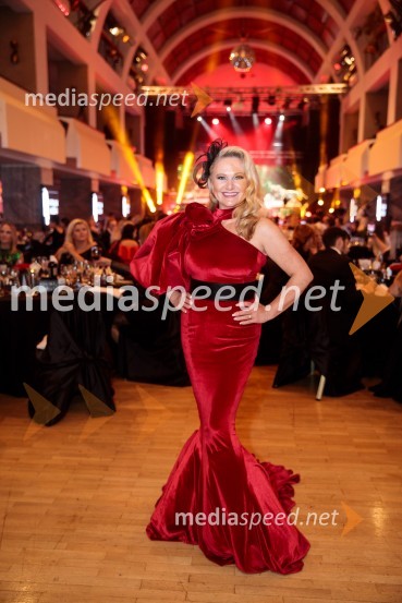  Nuša Derenda, pevkaFatalni moški 2021 je Aljoša Bagola