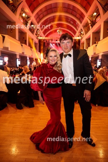  Nuša Derenda, pevka;  ... Fatalni moški 2021 je Aljoša Bagola