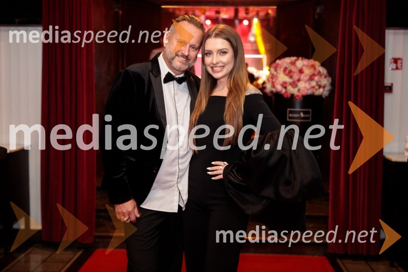  Miran Miki Vlahovič, glasbenik;  Maja Keuc, pevkaFatalni moški 2021 je Aljoša Bagola