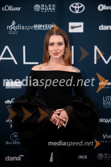  Maja Keuc, pevkaFatalni moški 2021 je Aljoša Bagola