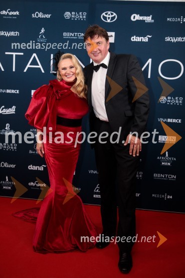  Nuša Derenda, pevka;  ... Fatalni moški 2021 je Aljoša Bagola