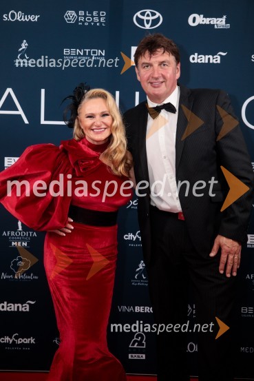  Nuša Derenda, pevka;  ... Fatalni moški 2021 je Aljoša Bagola