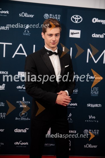  Matej Zemljič, igralecFatalni moški 2021 je Aljoša Bagola