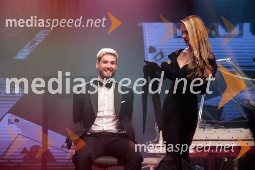  Robert Korošec, igralec;  Jerneja Podbevšek Zhembrovskyy, modna oblikovalka, voditeljicaFatalni moški 2021 je Aljoša Bagola