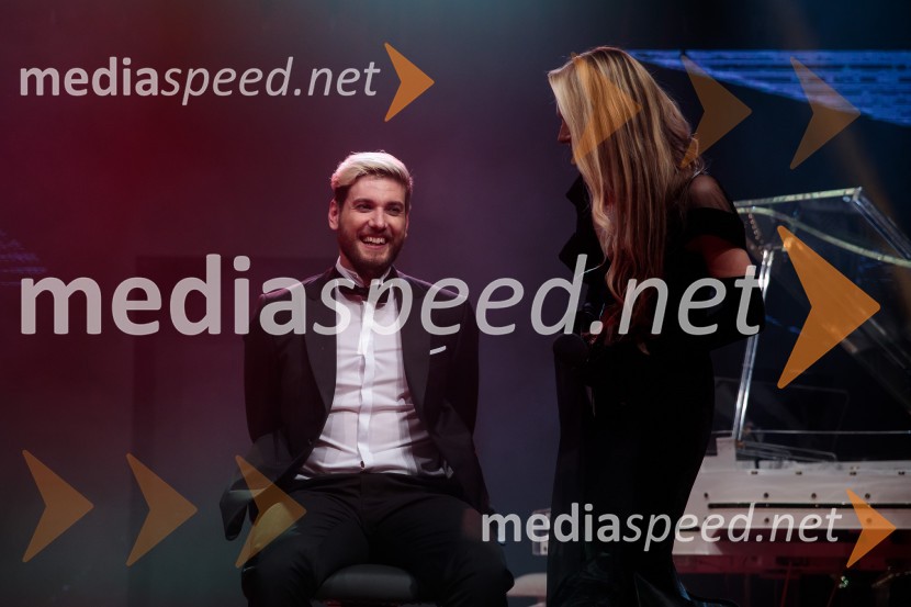  Robert Korošec, igralec;  Jerneja Podbevšek Zhembrovskyy, modna oblikovalka, voditeljicaFatalni moški 2021 je Aljoša Bagola