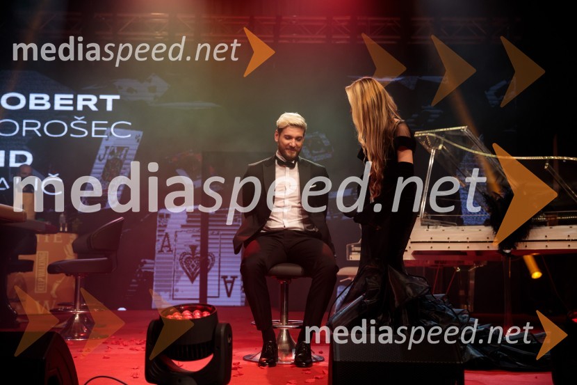  Robert Korošec, igralec;  Jerneja Podbevšek Zhembrovskyy, modna oblikovalka, voditeljicaFatalni moški 2021 je Aljoša Bagola