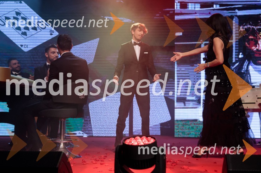  Aljoša Bagola, kreativec, kolumnist, predavatelj in knjižni avtor;  Petra Kancler,  urednica revije AvenijaFatalni moški 2021 je Aljoša Bagola