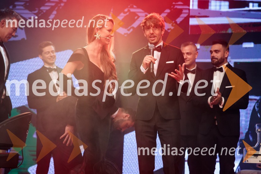  Jerneja Podbevšek Zhembrovskyy, modna oblikovalka, voditeljica;  Aljoša Bagola, kreativec, kolumnist, predavatelj in knjižni avtorFatalni moški 2021 je Aljoša Bagola