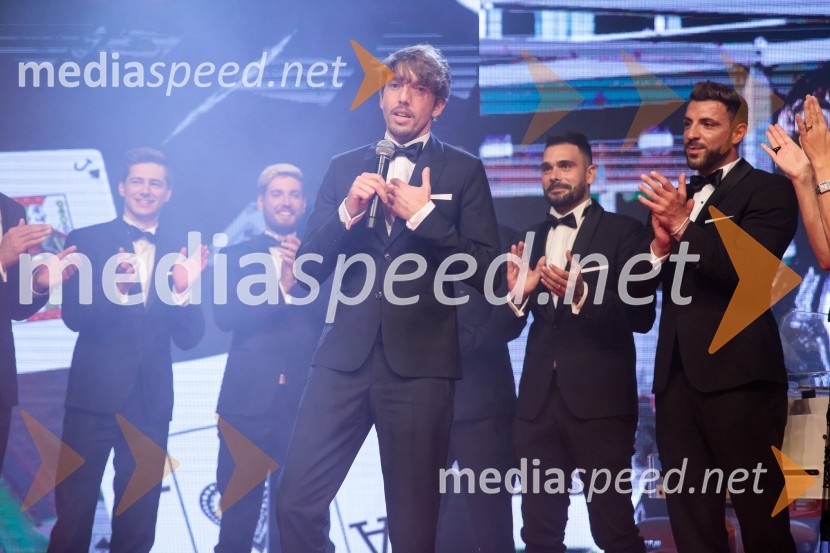  Aljoša Bagola, kreativec, kolumnist, predavatelj in knjižni avtorFatalni moški 2021 je Aljoša Bagola