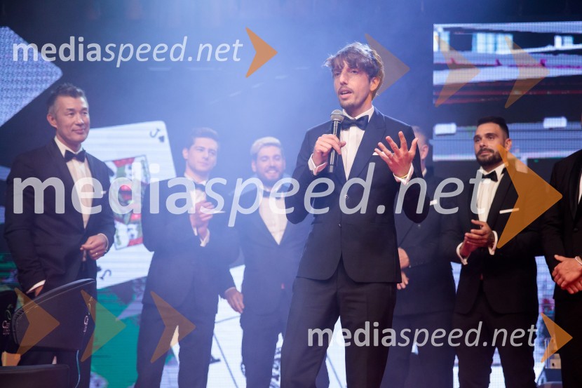  Jerneja Podbevšek Zhembrovskyy, modna oblikovalka, voditeljicaFatalni moški 2021 je Aljoša Bagola